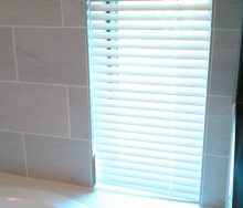 石貼り　浴室　ブラインド　　オーダーカーテン・輸入壁紙のブライト